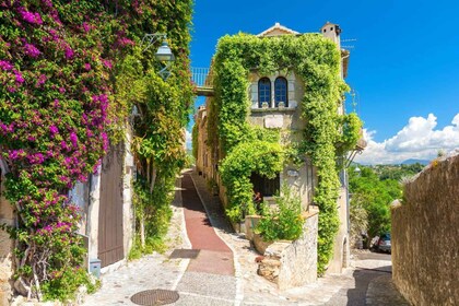 De Cannes : Beaux villages au sommet des collines sur la Côte d’Azur