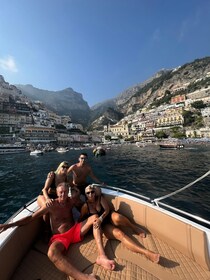 Vanuit Sorrento: Amalfikust Privé Boottocht met Schipper