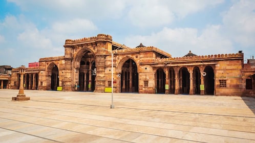 3 Hour Heritage Walk in the Walled City of Ahmedabad