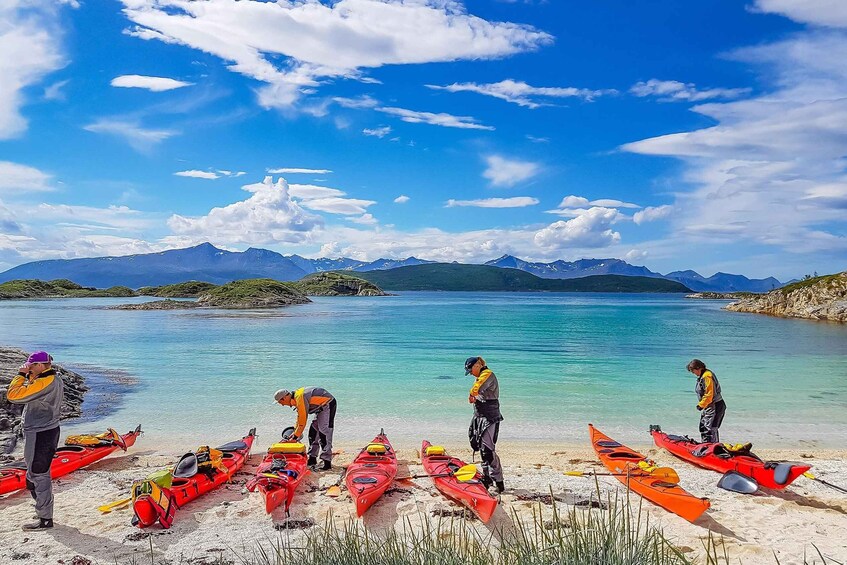 From Tromsø: Kayak trip with lunch and sauna at Sommarøy