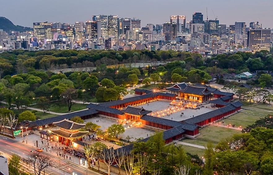 Picture 1 for Activity Seoul: Nighttime Tour of Palace, Market, Naksan Park & More