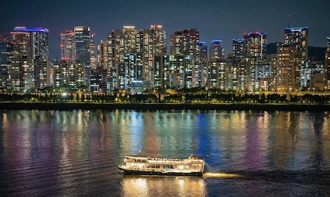 Seoul: Geführte Nachtfahrt auf dem Han-Fluss und Picknick im Hangang-Park