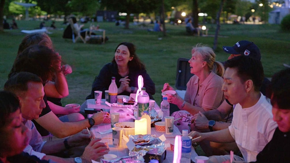 Picture 1 for Activity Seoul: Han River Guided Night Cruise and Hangang Park Picnic