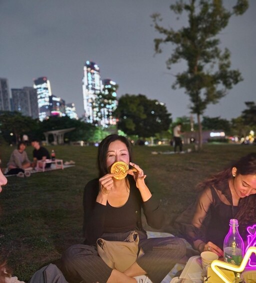 Picture 3 for Activity Seoul: Han River Guided Night Cruise and Hangang Park Picnic