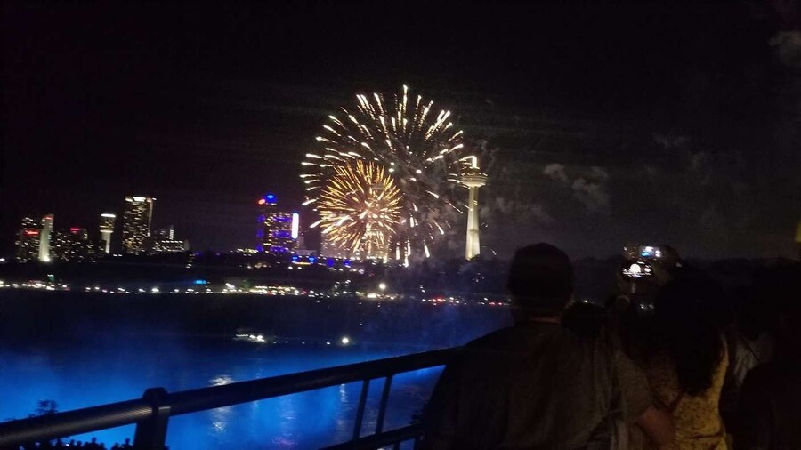 Niagara, USA: Tragic History, Illumination & Fireworks Tour