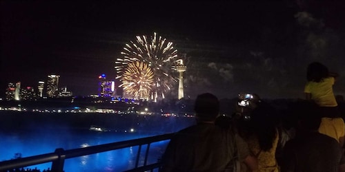 Niágara, EE.UU.: Historia Trágica, Iluminación y Fuegos Artificiales
