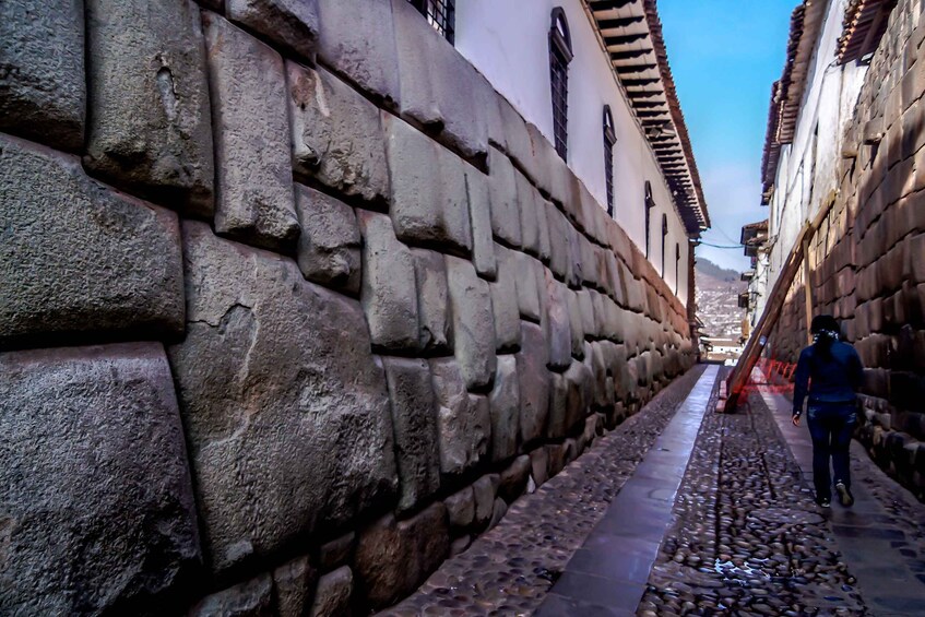 Picture 4 for Activity Cusco: Legends and History Night Tour with Pisco Sour