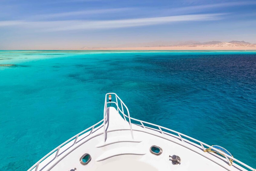 Sharm El Sheikh: Private Yacht Trip with Lunch and Drinks