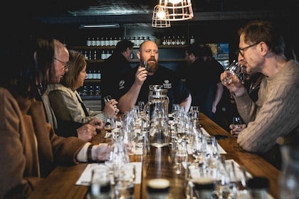 Hobart: Distillery Tours, Thirty Tastings, Cheese & Lunch