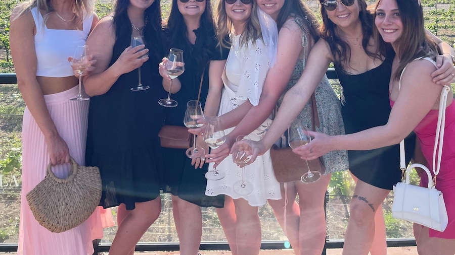 Kelowna: Sunset Sip Wine Tour