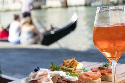 Tour gastronómico guiado de Kickstart en grupos pequeños por Venecia