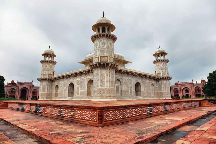 From New Delhi: 2-Day Taj Mahal Sunrise and Sunset Tour