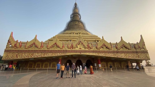 Mumbai: Private tour for Kanheri Caves and Golden Pagoda