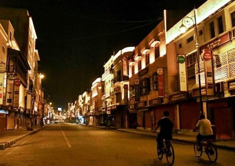 Chandigarh Nightlife Tour with shopping and food tasting