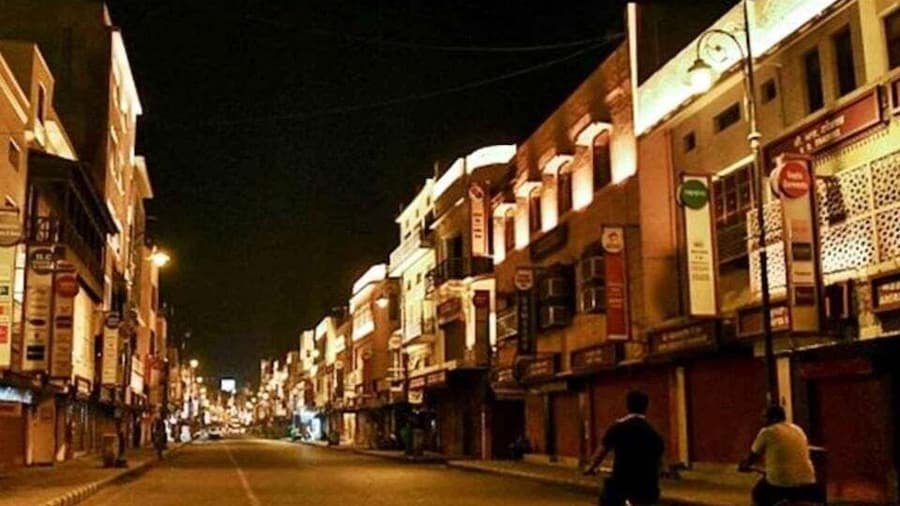 Chandigarh Nightlife Tour with shopping and food tasting