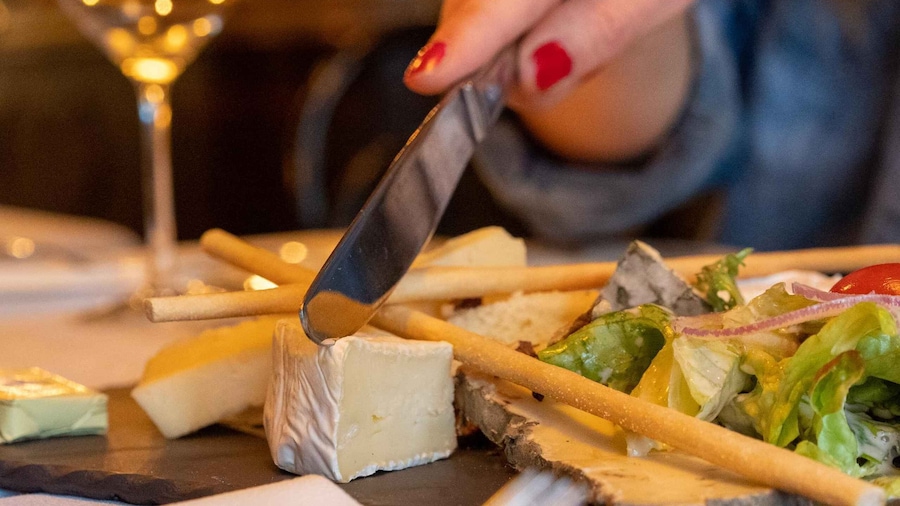 Lyon: Guided Evening Food Tour