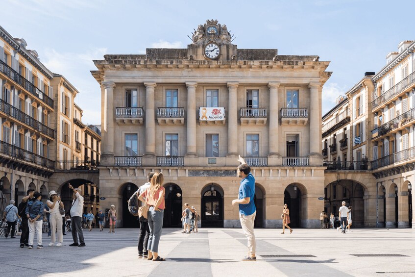 Picture 1 for Activity San Sebastian Aquarium Entry Ticket and City Walking Tour