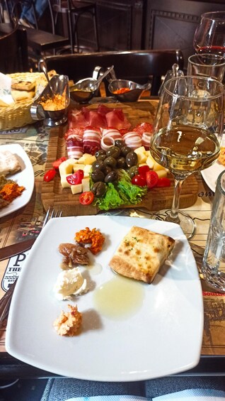 Kotor: Food Walking Tour with Tastings