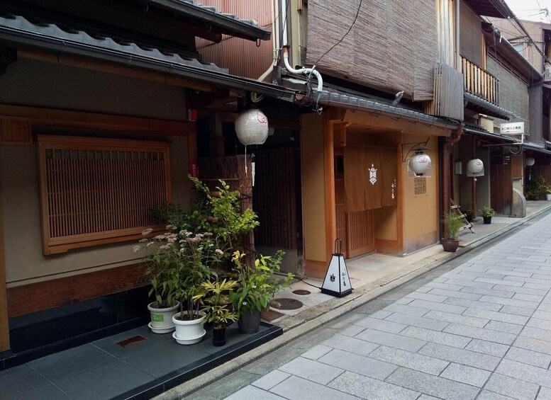 Picture 5 for Activity Kyoto: Gion Geisha District Walking Tour