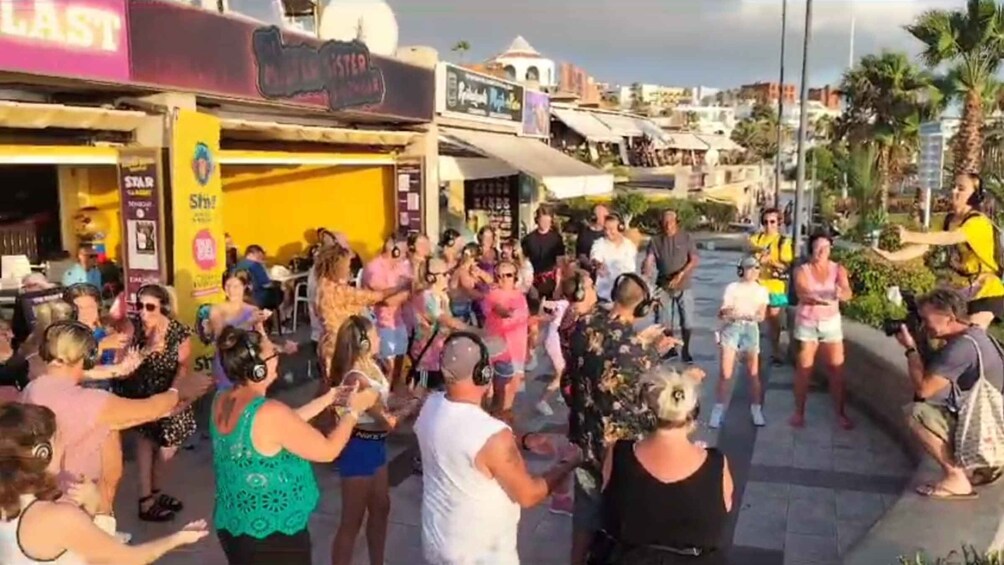 Tenerife: Silent Disco Walking Tour "Mister Sister Show Bar"