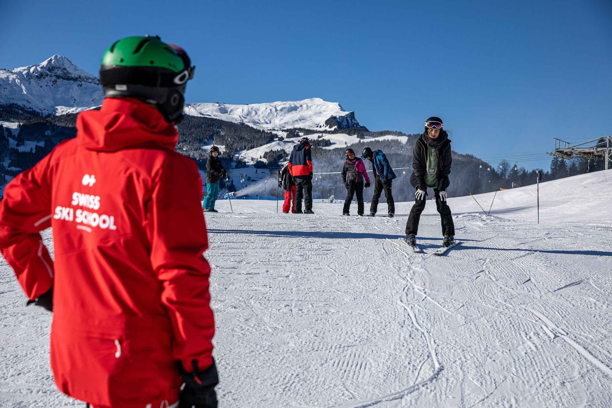 From Interlaken: 8-Hour Skiing in Grindelwald for Beginner's