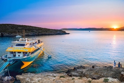 Desde Bugibba: baño vespertino en la laguna azul con crucero al atardecer