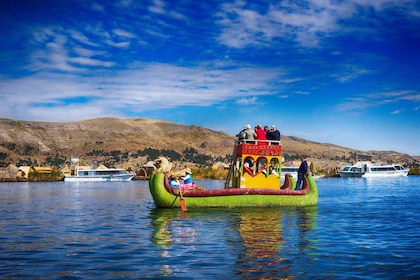 Dari Cusco: Danau Titicaca - Tur sehari penuh dengan bus tidur