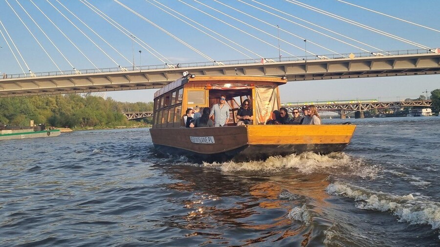 Warsaw: Evening Vistula Cruise with Prosecco