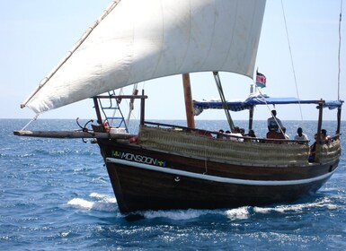 Diani Beach: Kisite Marine Park Dhow & Snorkelling with Lunch