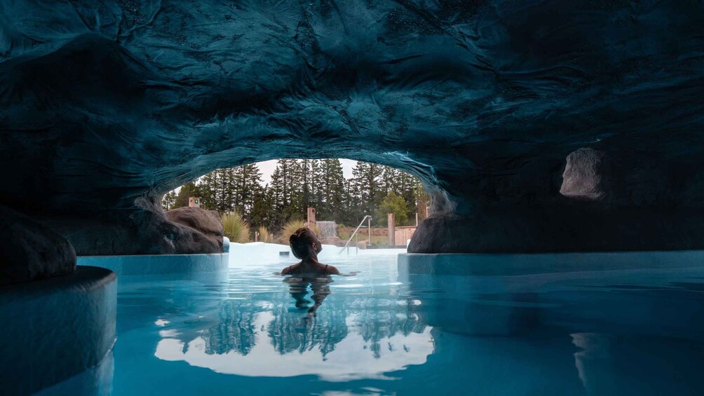 Ōpuke Thermal Pools: Adults-Only Entry with Swim Up Bar