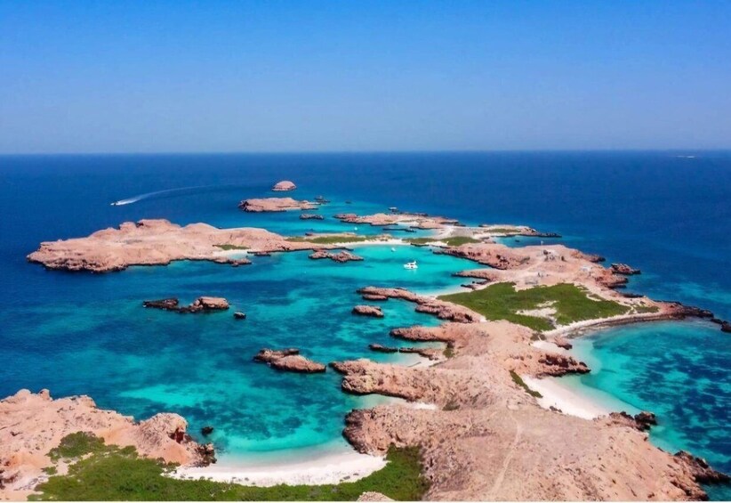 Picture 4 for Activity Muscat: Daymaniyat Islands Snorkeling Tour with BBQ Lunch
