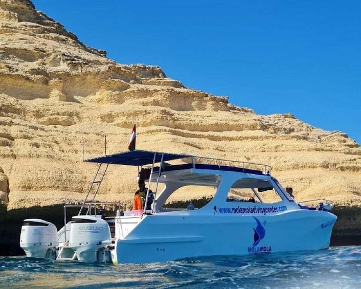 Picture 3 for Activity Muscat: Daymaniyat Islands Snorkeling Tour with BBQ Lunch