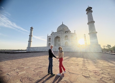 From Delhi: Taj Mahal & Agra City Tour by Car -All-inclusive