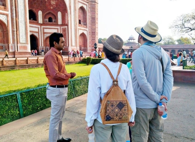 From Delhi: Taj Mahal & Agra Private Day Trip all-inclusive