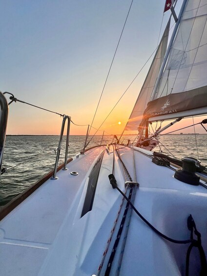 Charleston: Private Daytime or Sunset BYOB Sailing Charter