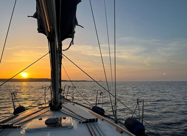 Palermo: Zeilboottocht bij zonsondergang met aperitief