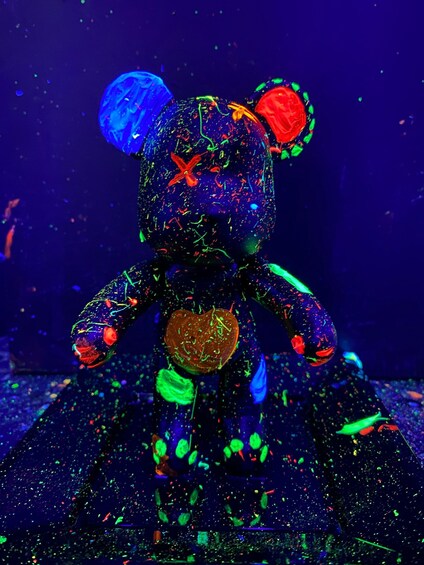 Picture 8 for Activity Barcelona: Bear-brick Fluorescent Painting | Wine and Art