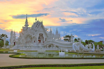 Desde Chiang Mai: recorrido por los templos de Chiang Rai y el Triángulo Do...