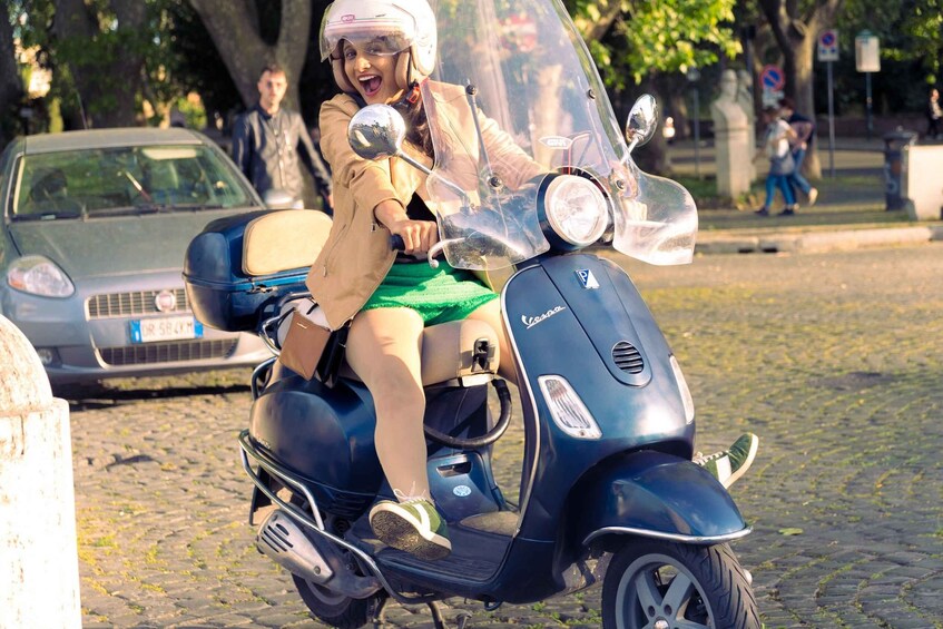 Picture 12 for Activity Vespa tour in Rome & Professional Photoshoot