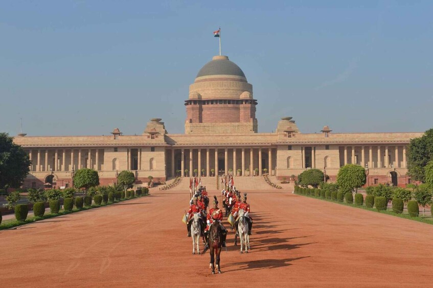 Picture 6 for Activity Delhi: Evening Tour of New Delhi City with Guide & Transport