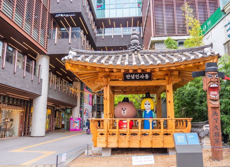 Picture 1 for Activity Seoul: Insadong Walking Tour