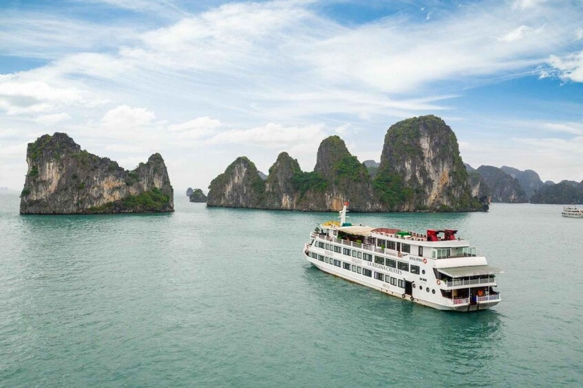 La Regina 5 star cruise - 2 days visiting Ha Long Bay