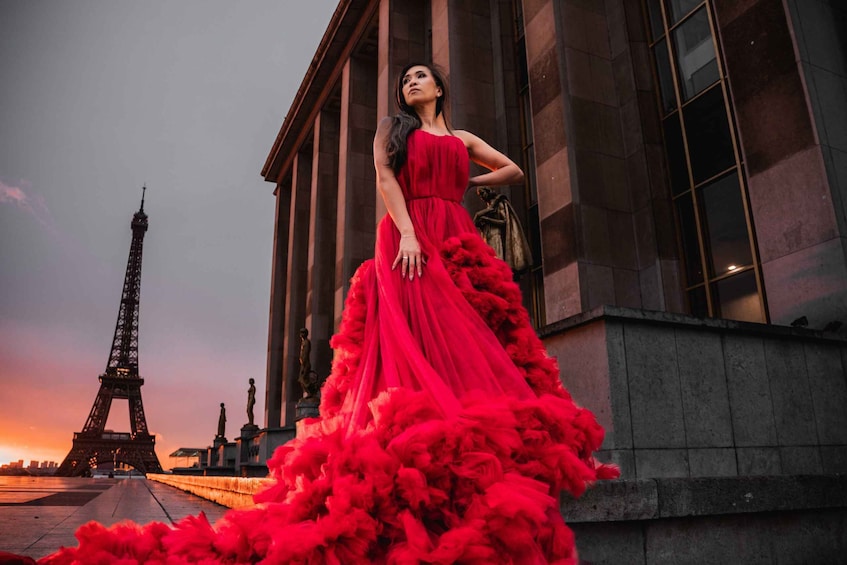 Paris: Private Photoshoot Near the Eiffel Tower