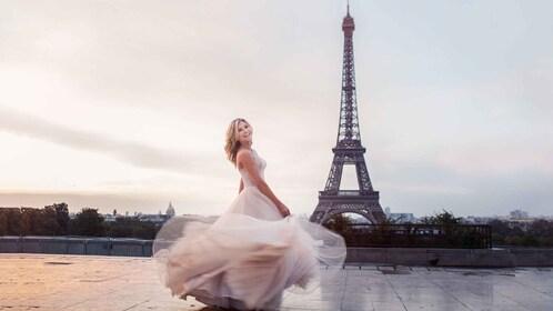 Paris: Private Photoshoot Near the Eiffel Tower