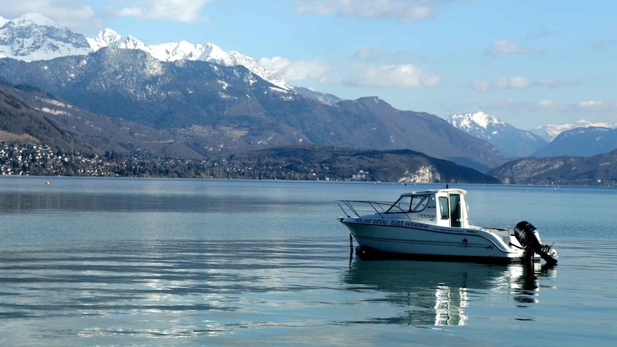 Private 2-hour Walking Tour of Annecy with official guide