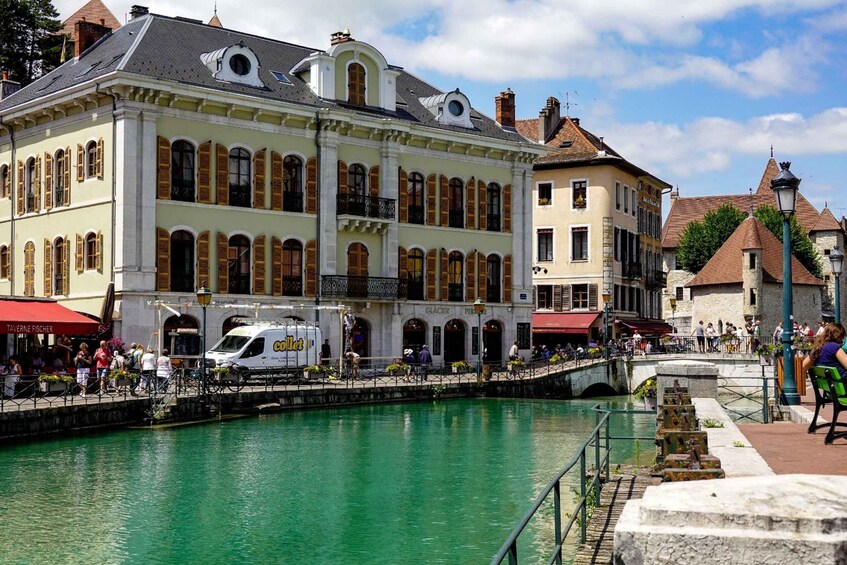 Picture 1 for Activity Private 2-hour Walking Tour of Annecy with official guide