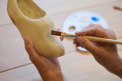 Zaanse Schans : Atelier de peinture sur chaussures en bois