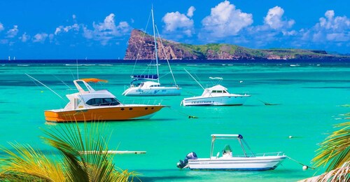 From Port Louis: Ile Aux Cerf Speedboat Tour with Lunch