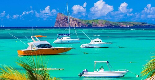 From Port Louis: Ile Aux Cerf Speedboat Tour with Lunch