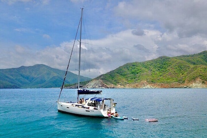 Une journée sur un voilier privé au sein du Parc Tayrona Santa Marta